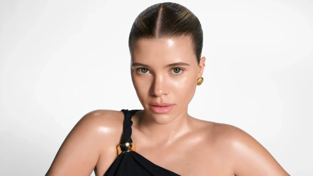 Natural glowy skin looks healthy and feels great, but how does your average, everyday non-celebrity capture that Sofia Richie glow? 